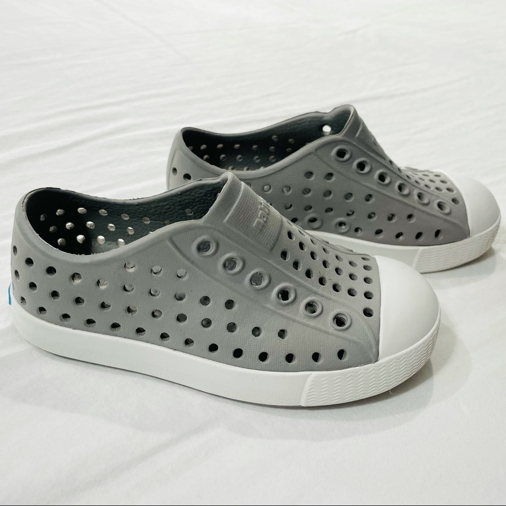 Native Jefferson Shoes Boys 6 C6 Girls Pigeon Grey Water White Toddlers Preppy — image 2 of 4